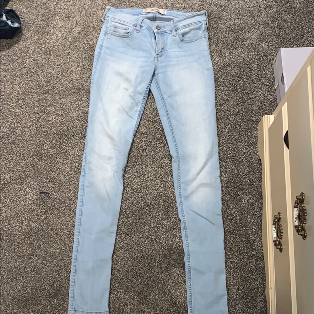 Light wash Hollister skinny jeans